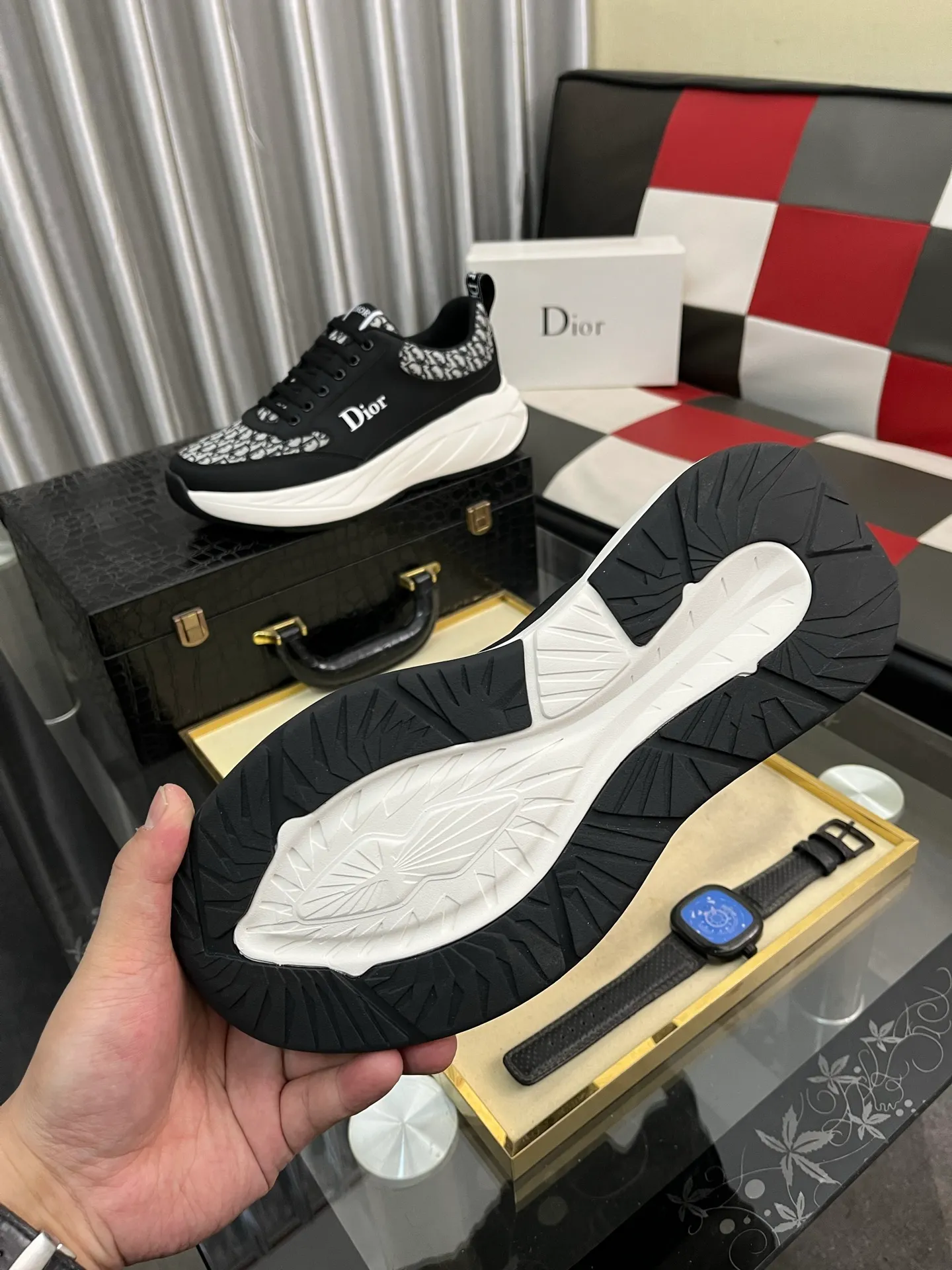 Ex-factory price: 438⌚️⌚️[Dior] Dior’s new men’s genuine leather casual shoes, the highest version on the market, any comparison is welcome🆚! The original leather has excellent texture and is super high-end! Fetal sheep net lining imported from Italy, removable pad! Luxurious materials and fine workmanship, highly recommended! Code number: 38-443️⃣Colors available